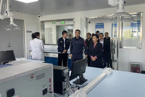 产学研中心参观_副本.jpg 产学研中心参观_副本.jpg