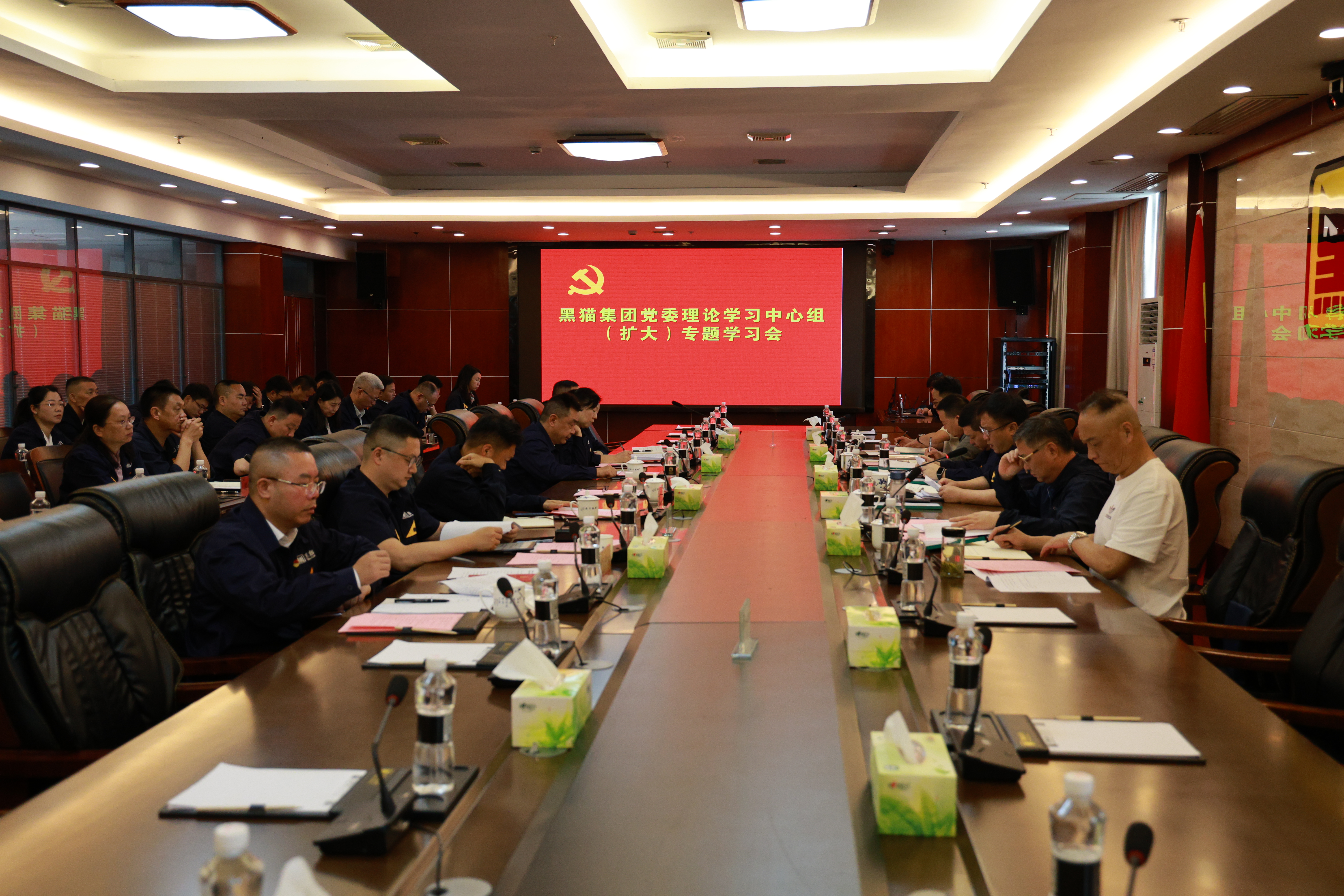 理论中心组会议现场.jpg